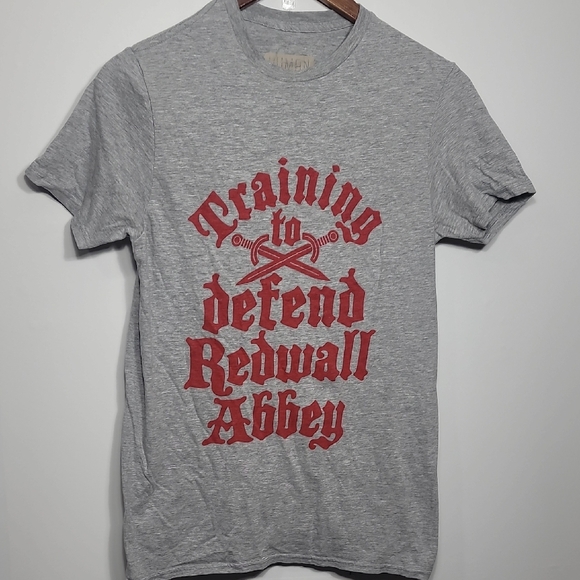 Look Human Gray Redwall Abbey Training Tee - Picture 1 of 4